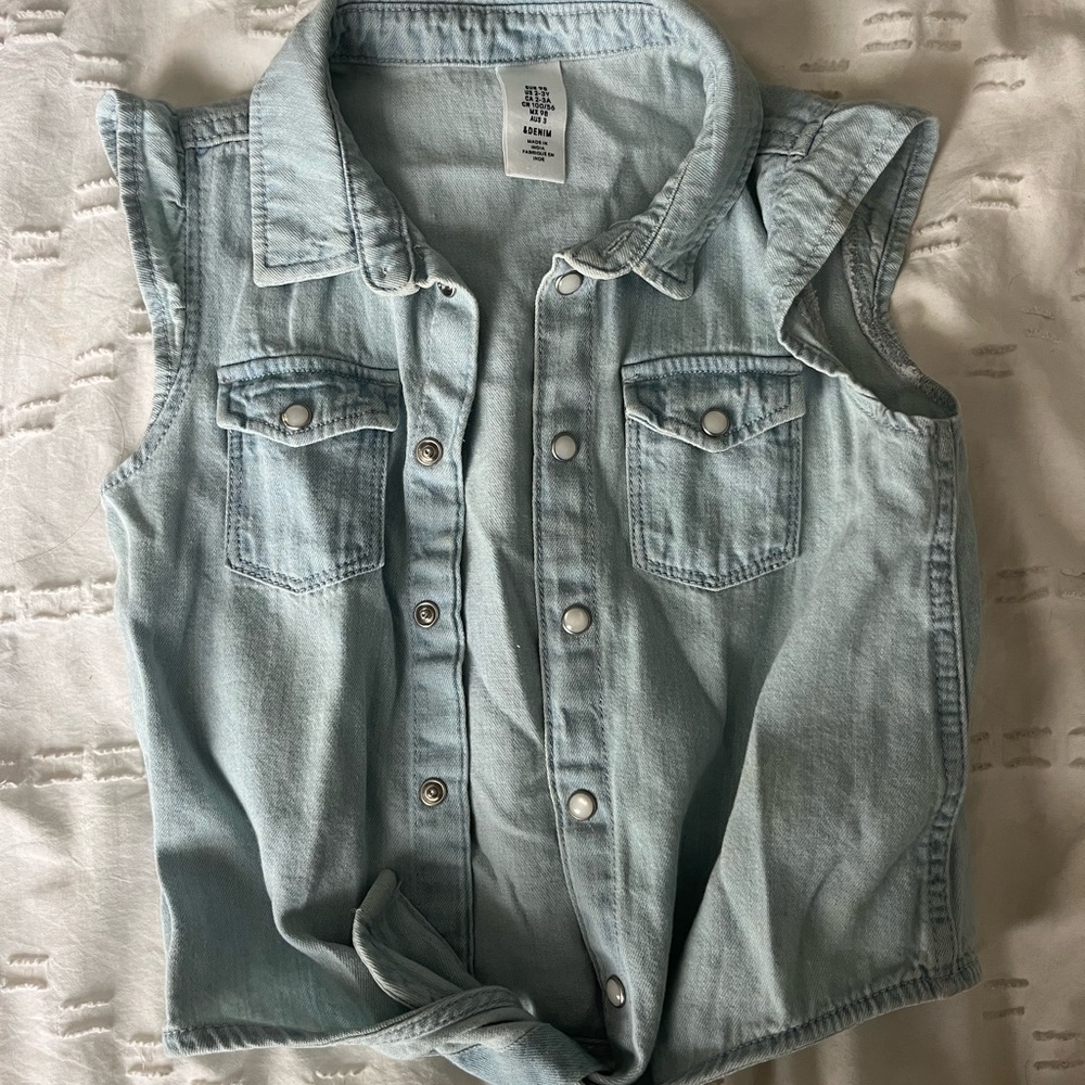 Toddler Light Wash Sleeveless Denim Button-Front Shirt